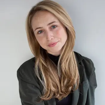 Mentioner image for: Anna Russell